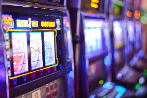 jayajp mobile app displaying integrated sportsbook, live-dealer, and slot offerings