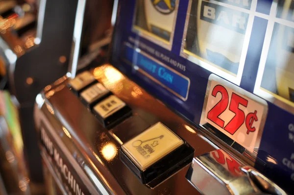 Qiu Qiu live dealer table at jayajp showing tile placement and betting positions